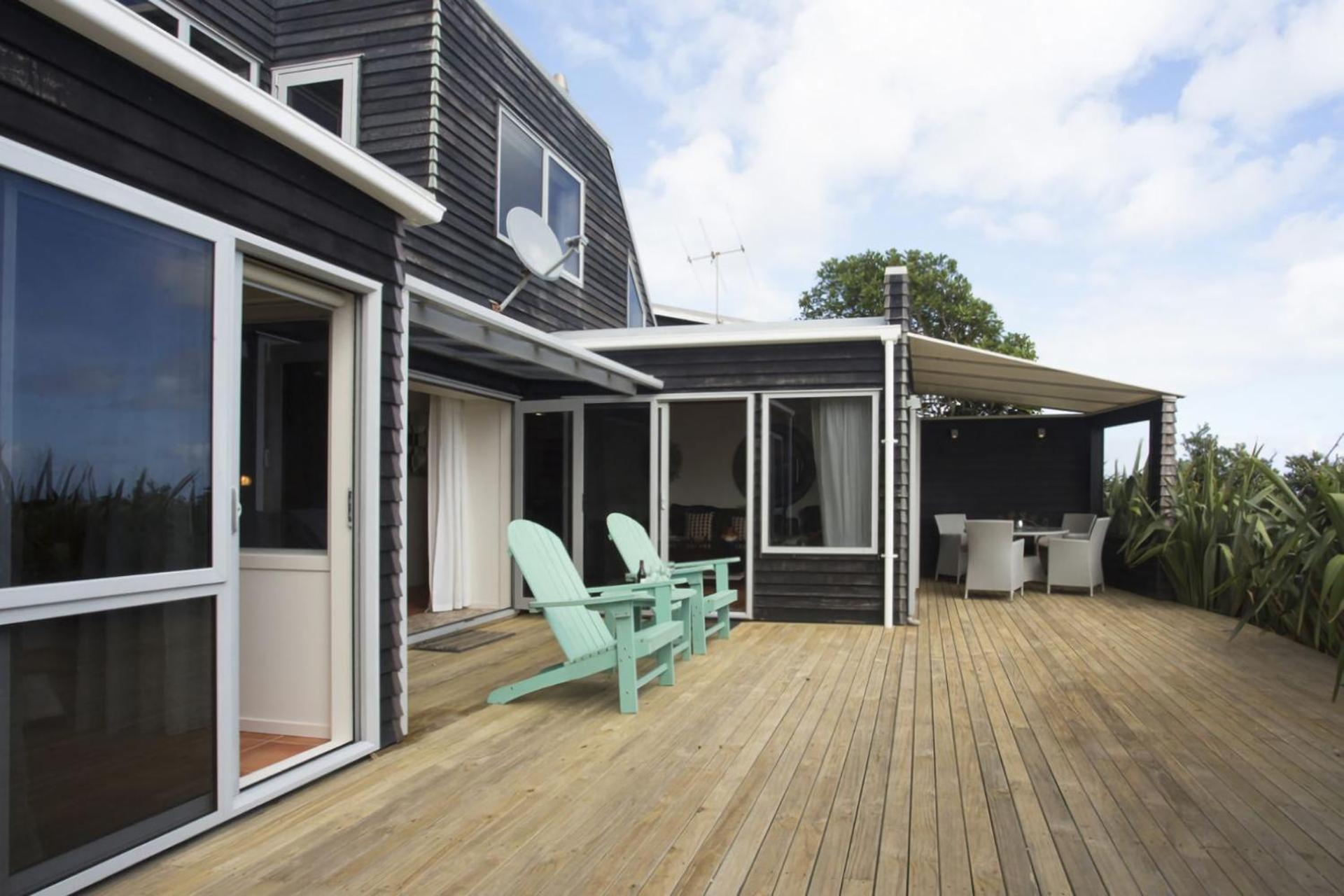 Chester Cottage Beachfront Oakura Esterno foto