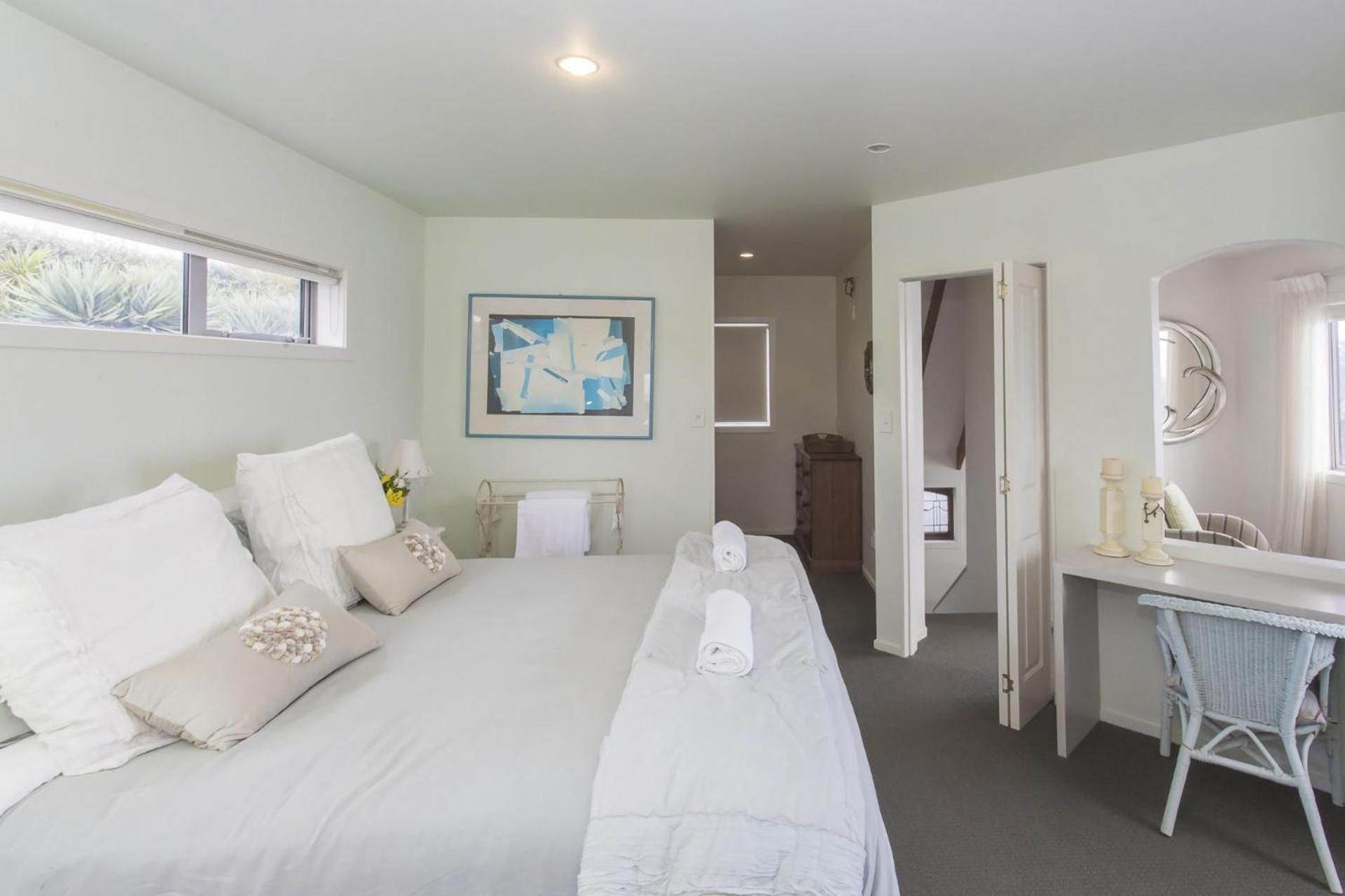 Chester Cottage Beachfront Oakura Esterno foto