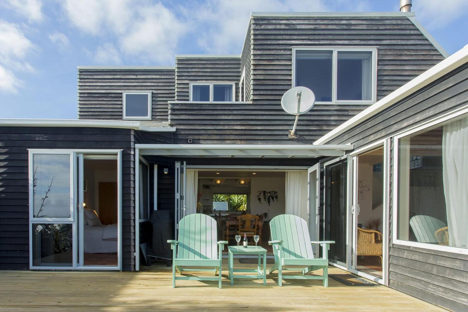 Chester Cottage Beachfront Oakura Esterno foto