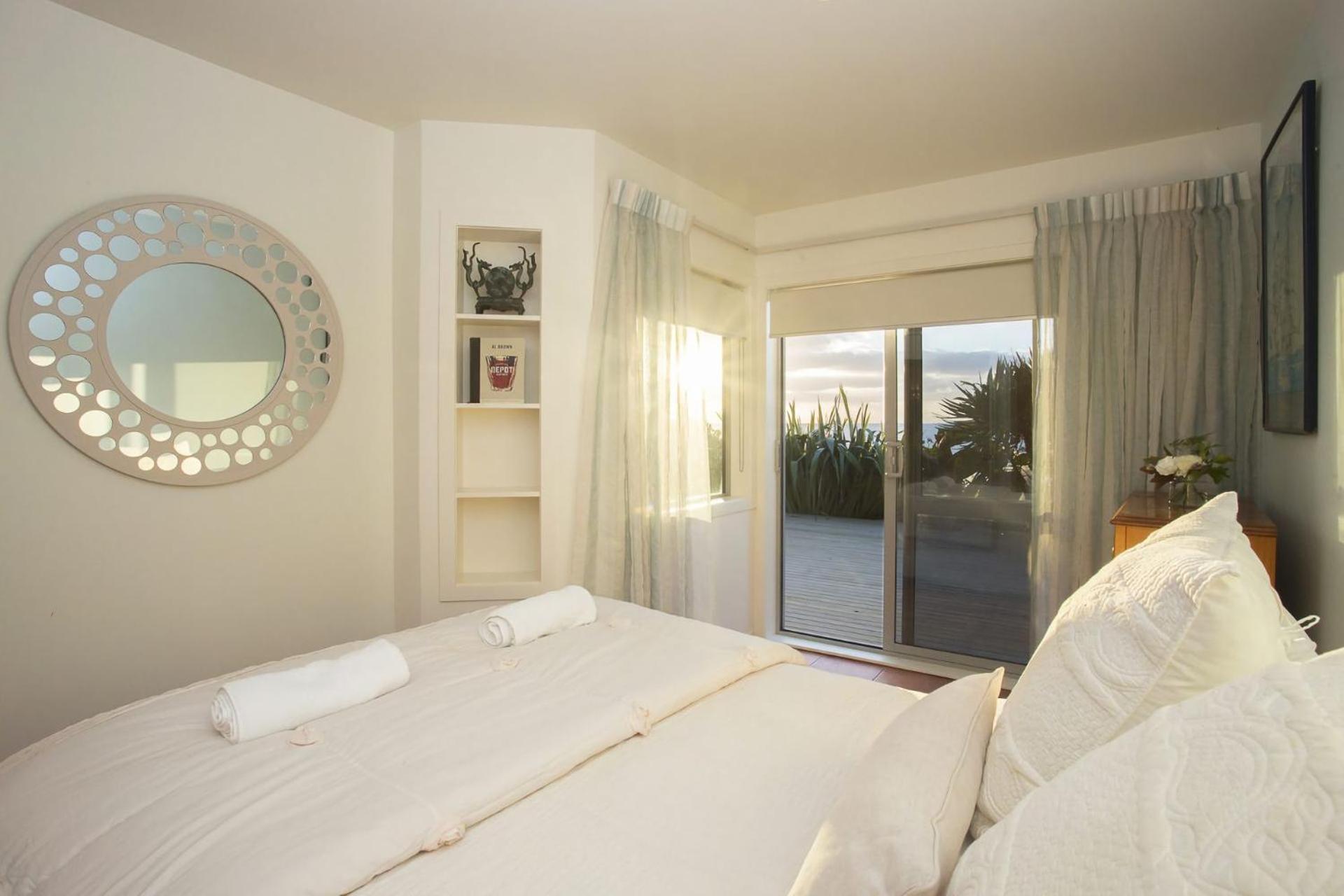 Chester Cottage Beachfront Oakura Esterno foto