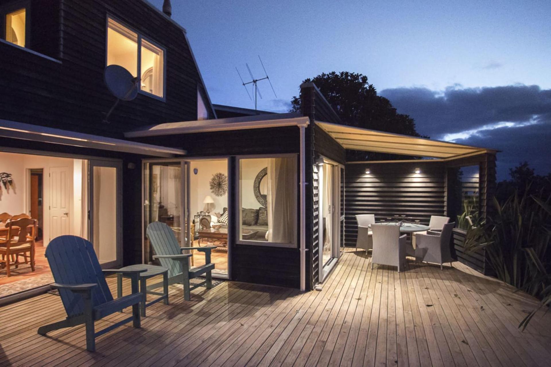 Chester Cottage Beachfront Oakura Esterno foto
