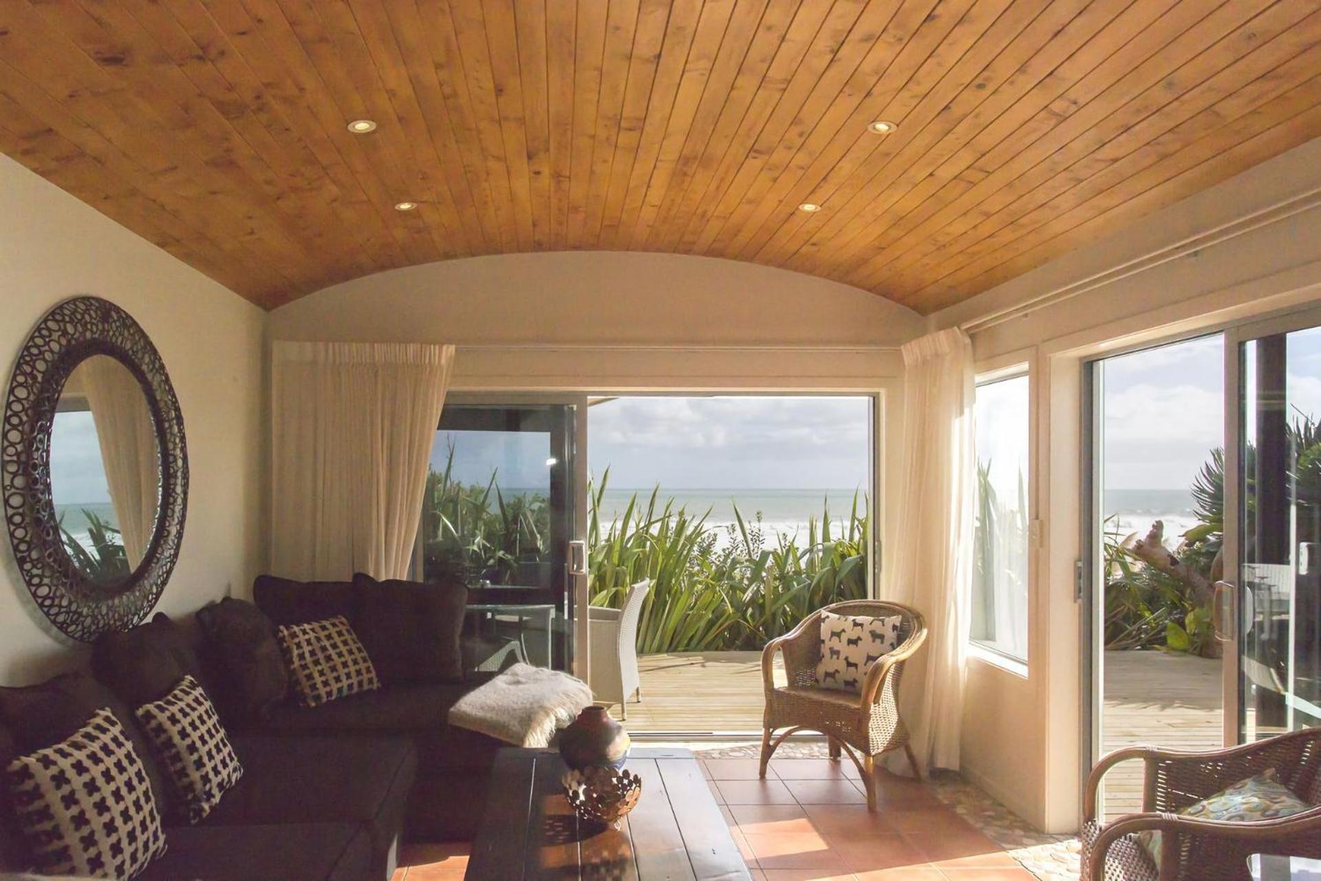 Chester Cottage Beachfront Oakura Esterno foto