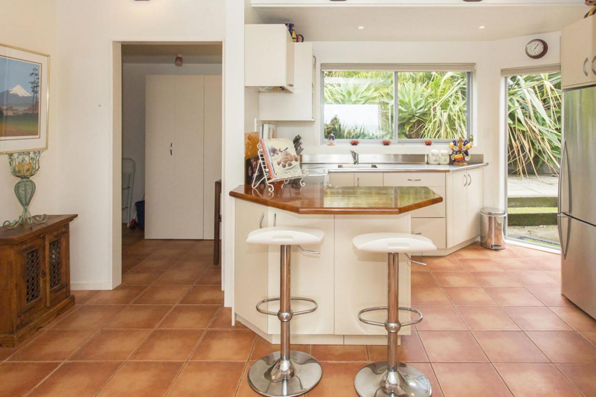 Chester Cottage Beachfront Oakura Esterno foto